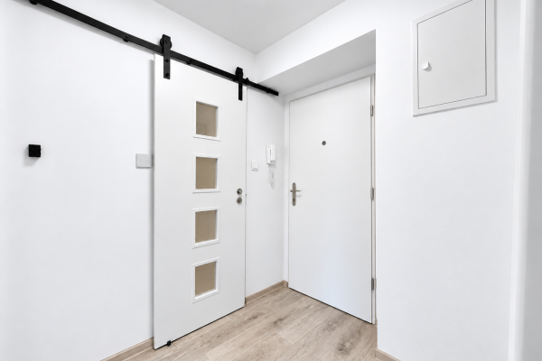 Minimalistická Bílá Vstupní Chodba