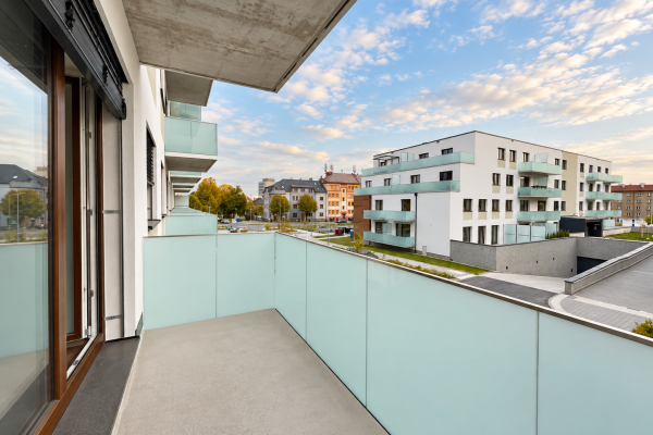 Moderní Balkon S Výhledem Na Novou čtvrť