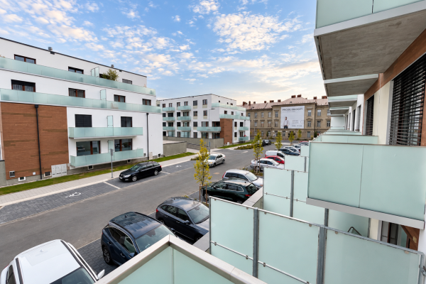 Moderní Rezidenční Komplex S Parkovištěm