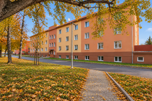 Podzimní Ulice U Barevného Bytového Domu