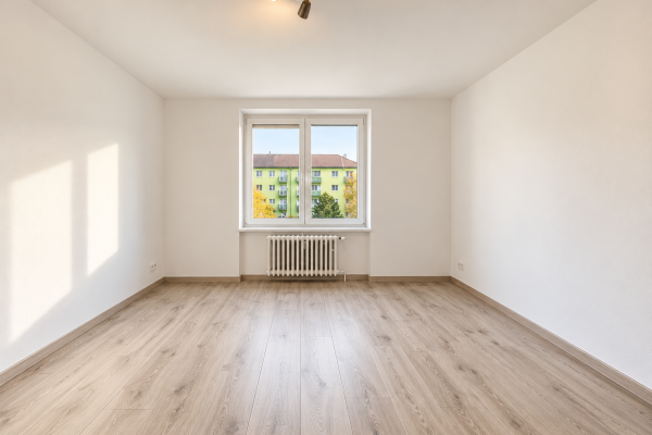 Prázdný Minimalistický Pokoj S Oknem