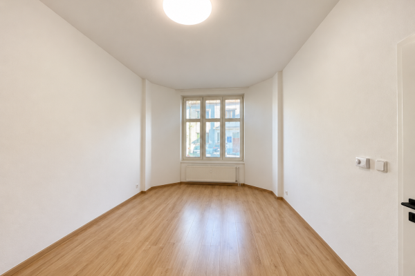Prázdný Světlý Pokoj S Oknem