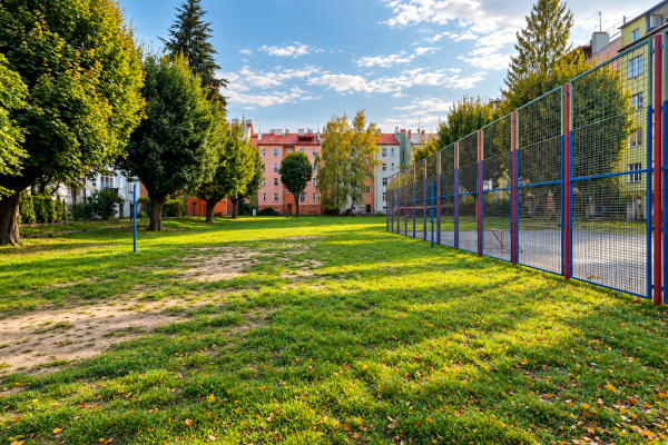 Sluncem Zalitý Park Mezi Domy (1)